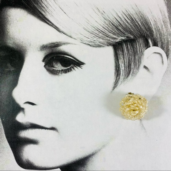Vintage Cream glass seed bead swirl clip earrings - Picture 2 of 5